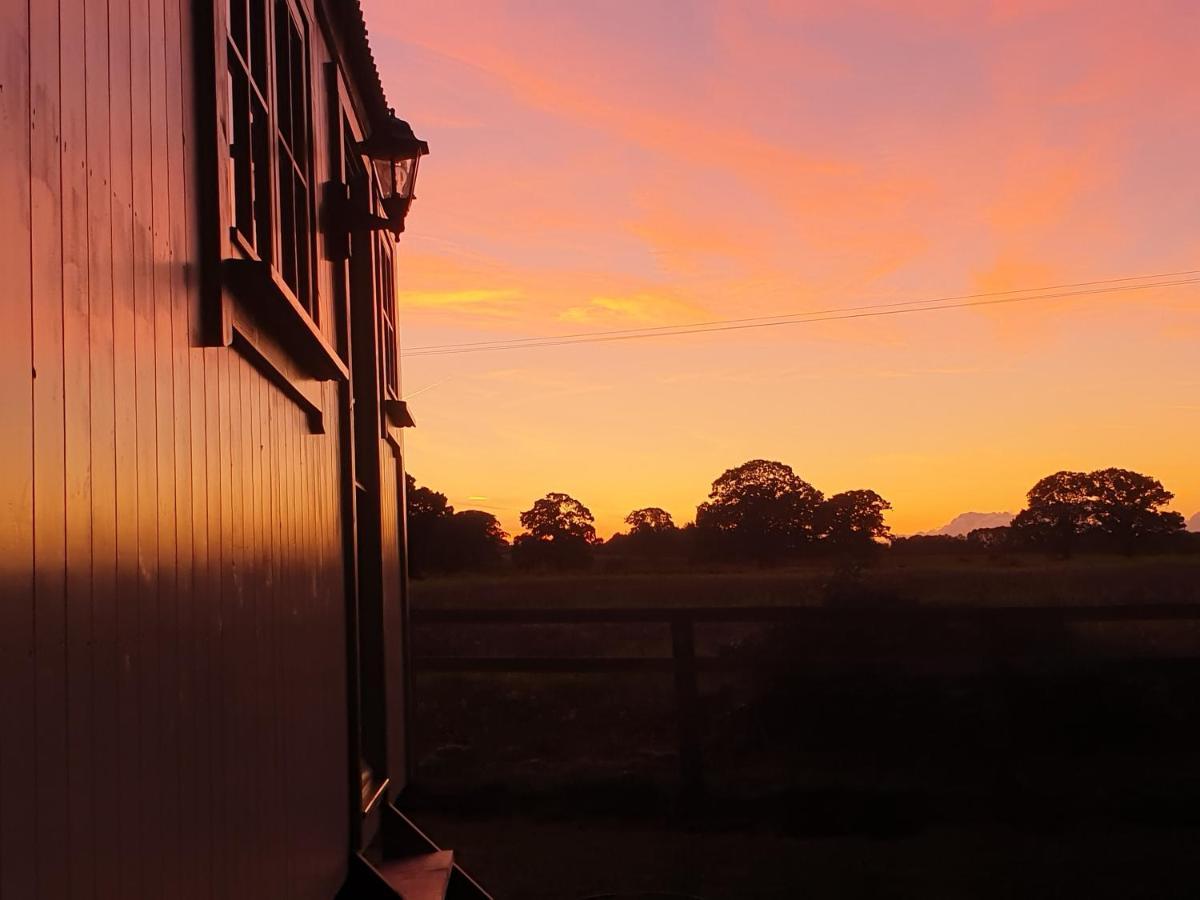 The Old Mill Shepherds Hut โอ๊คแฮมป์ตัน ภายนอก รูปภาพ